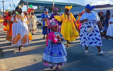Kleurrijke Prodowaka heeft cultureel erfgoed tentoongesteld