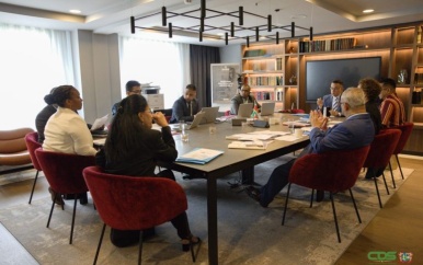 President Santokhi vertrekt naar België