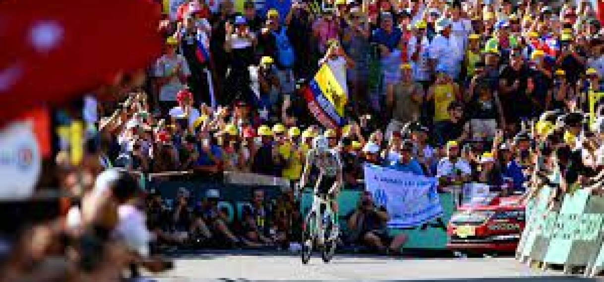 Wout Poels boekt droomzege in Tour de France na prachtige solo op Mont Blanc