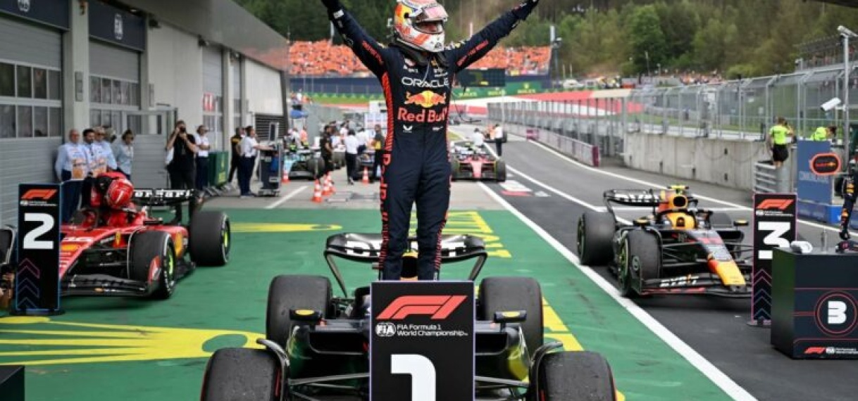 Max Verstappen pakte Grand Slam in Oostenrijk: ‘Mooi dat ik de vele fans uit Nederland de zege heb kunnen geven’