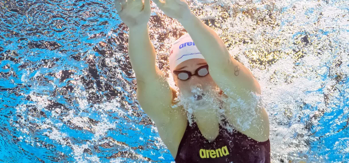 Schouten overtuigt en gaat op WK als snelste naar halve finales 200 meter school