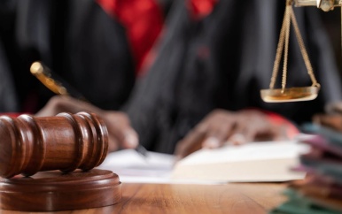 Acht (8) jaar cel voor verkrachting menstruerende vrouw