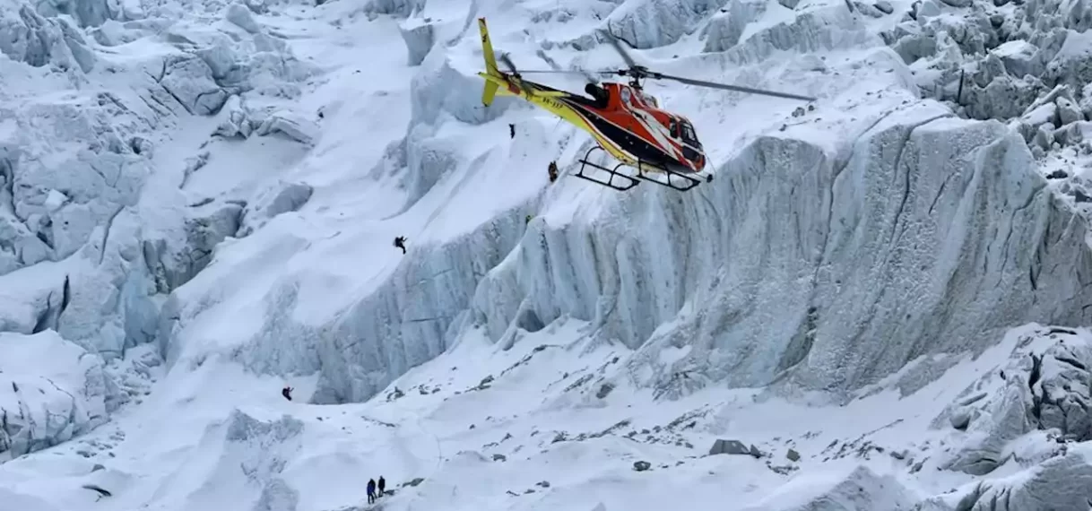 Zes doden, onder wie vijf toeristen, bij helikoptercrash Mount Everest