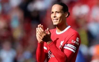 Gakpo en Van Dijk met Liverpool ondanks rode kaart te sterk voor Bournemouth