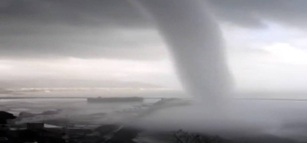 Tornado richt schade aan in Slovenië, ook in Italië windhoos gefilmd