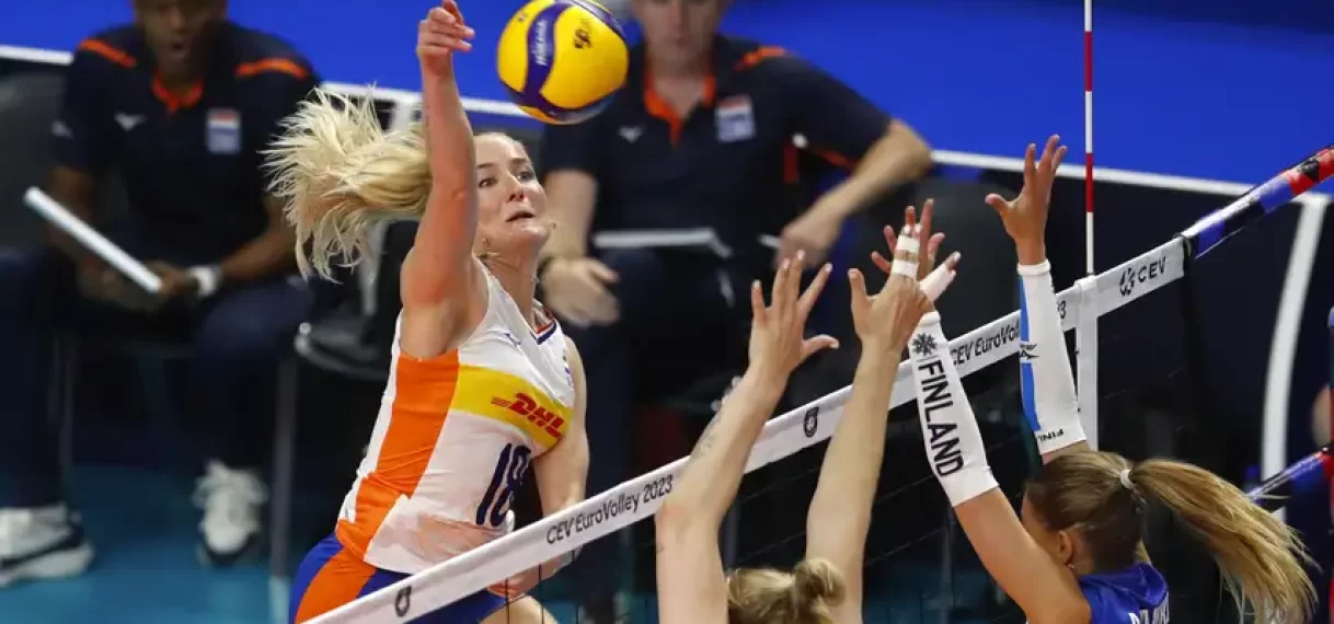 Nederlandse volleybalsters kloppen ook Finland en pakken groepswinst op EK