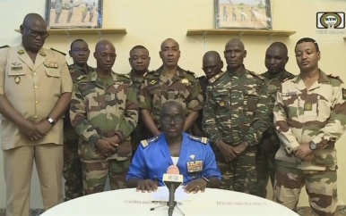 Militaire junta sluit luchtruim Niger vanwege ‘dreiging van interventie’