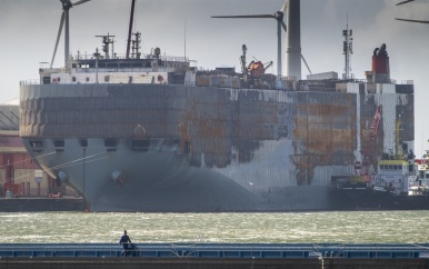 UPDATE: Definitief plan voor gehavend vrachtschip gaat nog even duren: ‘Geen kwestie van paar dagen’