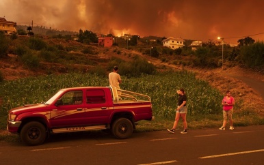 UPDATE: Tenerife blijft worstelen met enorme natuurbrand, minder evacués dan gedacht