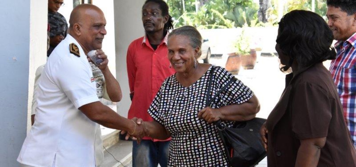 Commissariaat Noordoost en jarige burger gedenken senioren