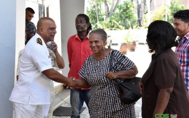 Commissariaat Noordoost en jarige burger gedenken senioren