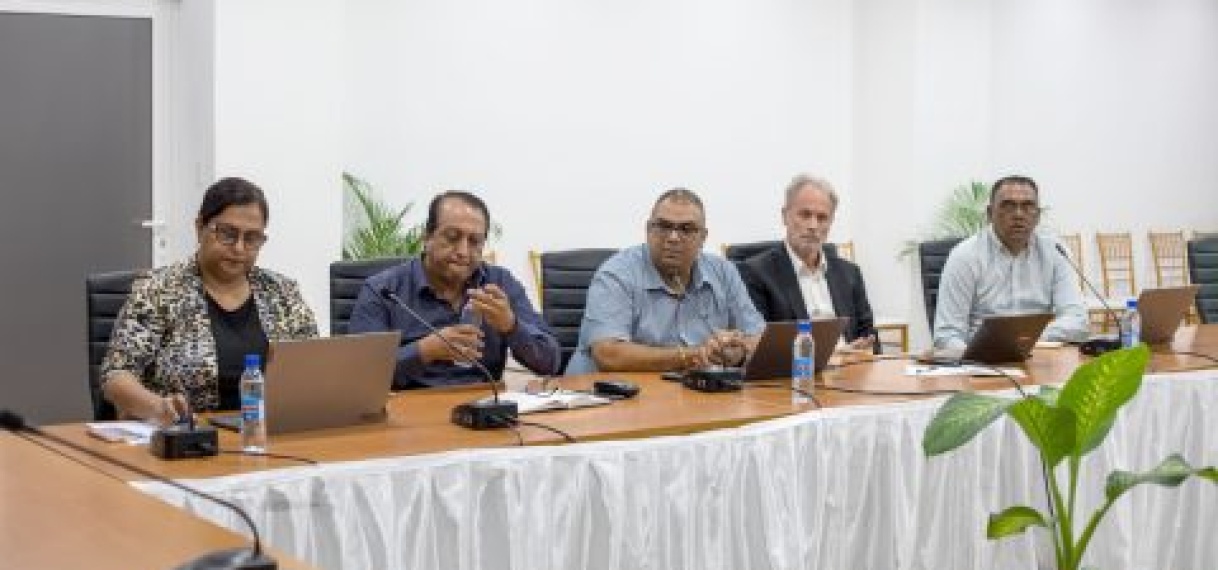 Groeicijfers en plan schuldenaanpak FAI gepresenteerd aan president