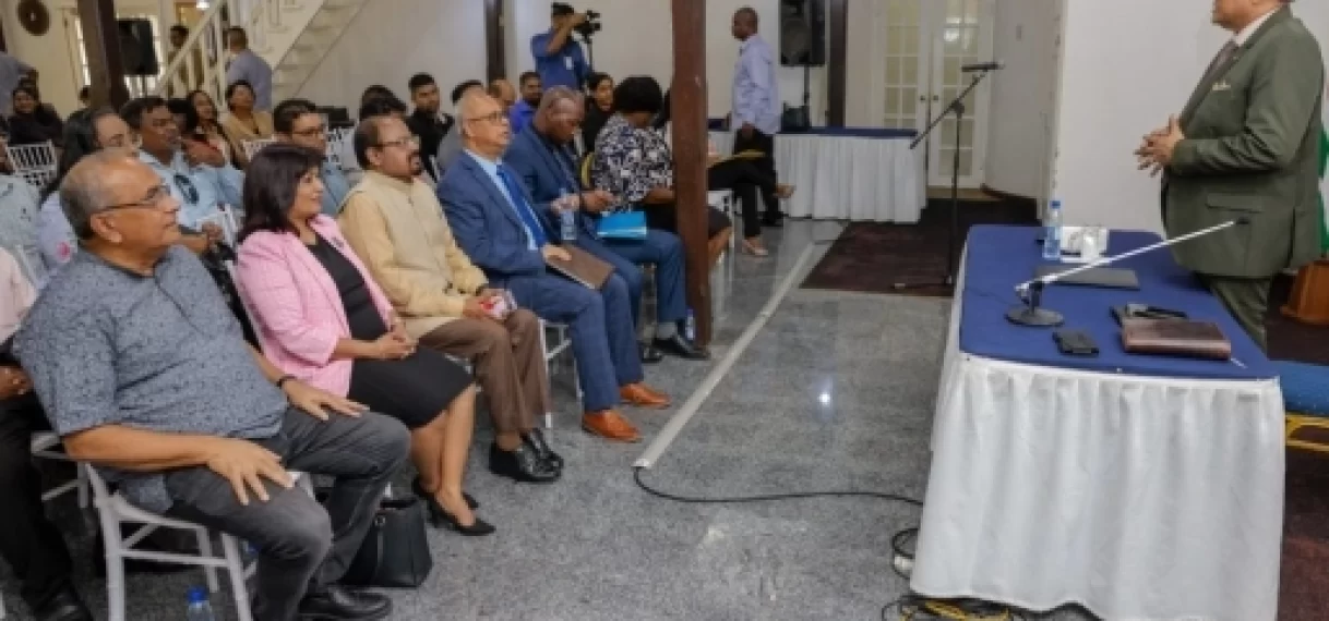 President Santokhi stelt stuurgroep ‘coördinatie bilaterale projecten Suriname-India’ in
