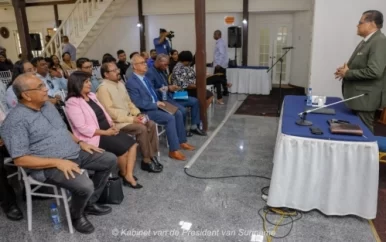 President Santokhi stelt stuurgroep ‘coördinatie bilaterale projecten Suriname-India’ in