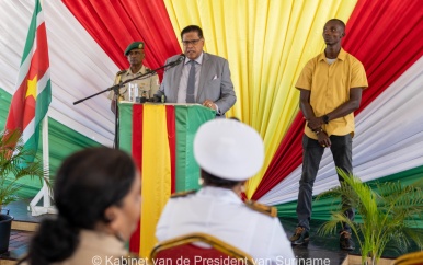 Suriname ontvangt 10 containers met medicijnen uit India