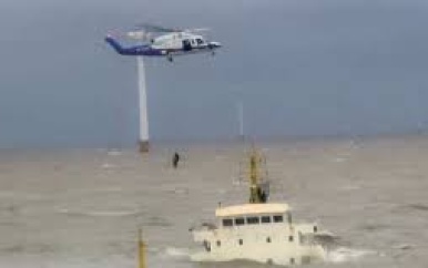 Helikopter redt opvarenden van zinkend schip in Oost-Chinese Zee