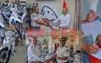 Korps Politie Suriname doet aankoop van bromfietsen voor Buurtmanagers
