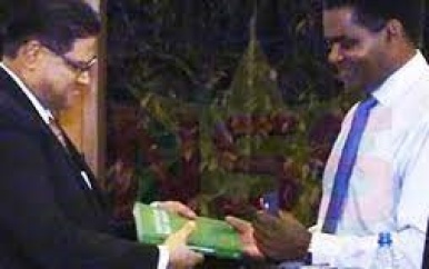 Fernandes Mendes: “grondwet onvolmaakt en is dringend aan wijziging toe”