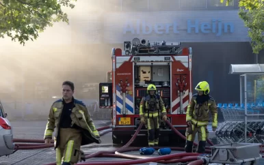 Grote brand in Haarlemse Albert Heijn onder controle, omwonenden mogen naar huis