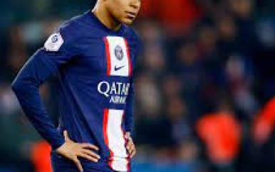 ‘Kylian Mbappé traint met B-kern van Paris Saint-Germain door transferperikelen’