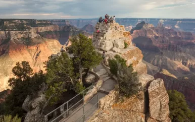 Jongen overleeft val van 30 meter in Grand Canyon na ontwijken toeristenfoto