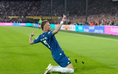 PSV verslaat Feyenoord in de Kuip: oud-Ajacied Noa Lang beslist strijd om Johan Cruijff Schaal