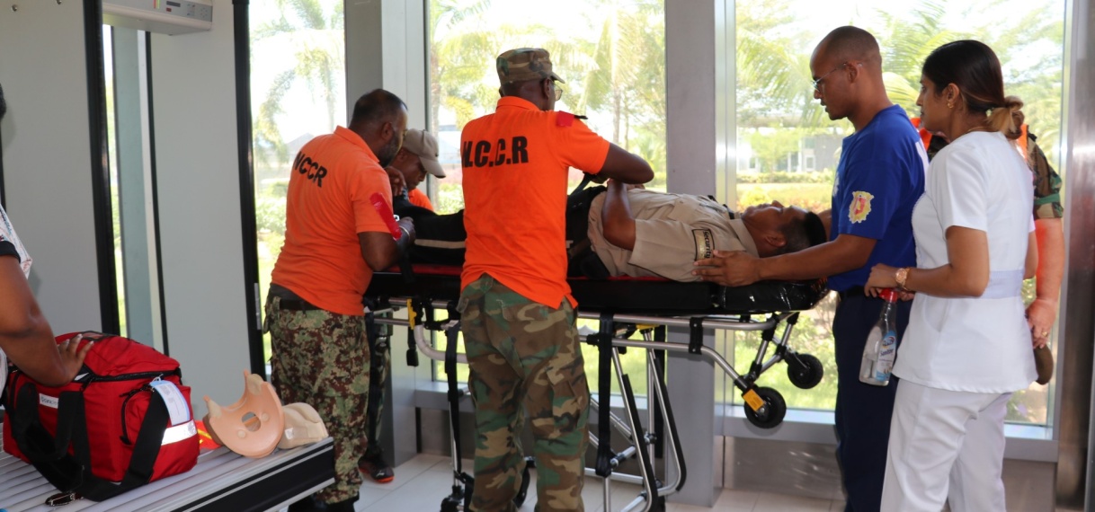 De Amerikaanse ambassade biedt crisisbeheersingstraining aan de eerstehulpverleners van Suriname