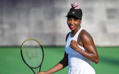 Venus Williams (43) wint voor het eerst in vier jaar van toptwintigspeelster