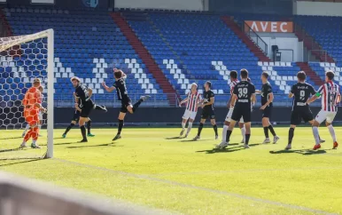 NAC blijft in leeg stadion uit problemen in restant tegen Willem II en wint met 1-4