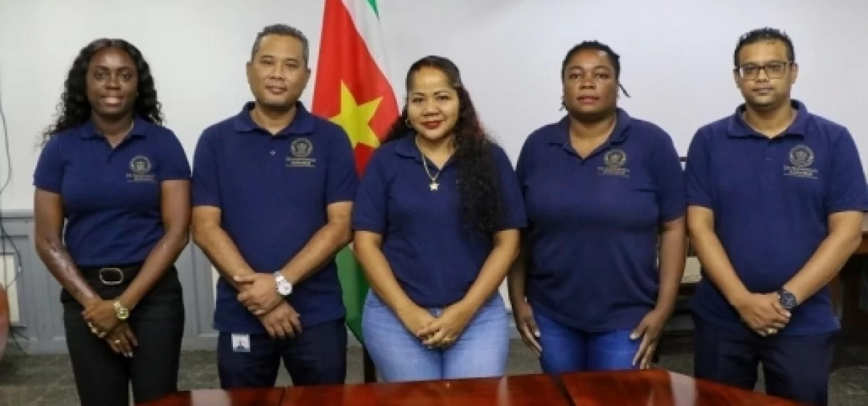 DNA-medewerkers Suriname lopen stage bij Tweede Kamer Nederland