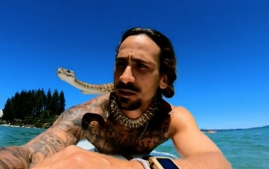 Australiër krijgt boete van 1.400 euro na surfen met python