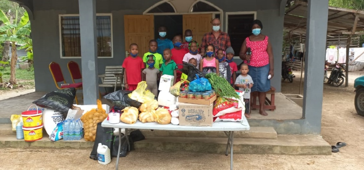 President Santokhi doneert aan kindertehuis “De Toekomst”