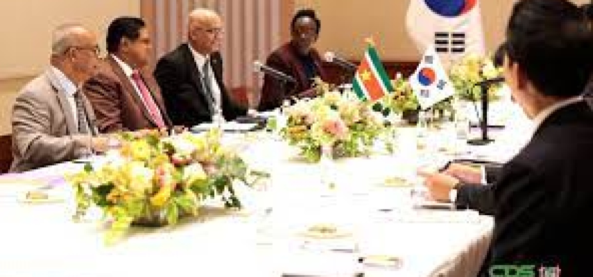 President Santokhi heeft onderhoud met Zuid-Koreaanse ambtgenoot