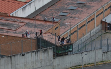 Gedetineerden nemen gevangenis in Ecuador over