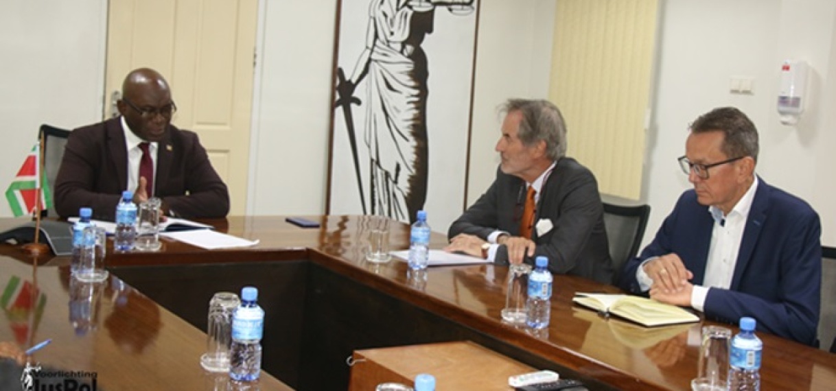Nederlandse ambassadeur op bezoek bij minister Amoksi