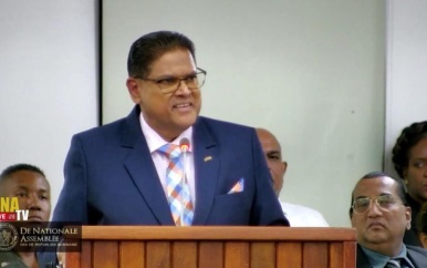 President wil duidelijkheid over positie Paramaribo