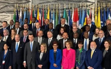 Mininster Ramdin dringt aan tot vorming strategische partnerschappen