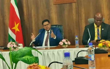 President Santokhi naar Dominicaanse Republiek