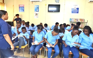 Uitdagingen en strubbelingen bij start nieuw schooljaar in Suriname