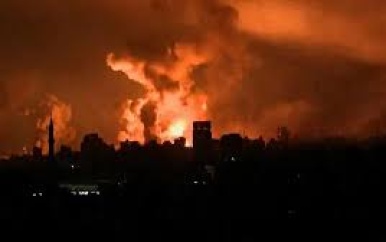 Hoe Israël om de minuut Gaza bombardeerde en het gebied in duisternis hulde