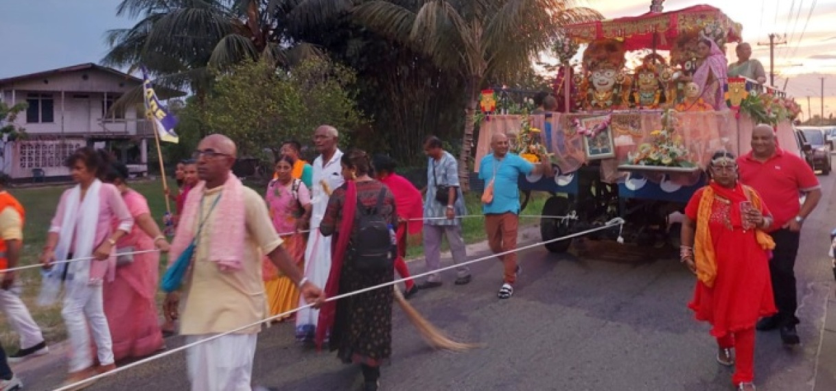 6de Ratha Yatra trekt honderden bezoekers