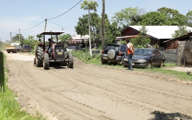 Minister Nurmohamed orïenteert zich bij bezandingstraject Pandit Laleweg