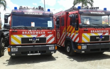 Het Korps Brandweer Suriname gedeeltelijk in actie