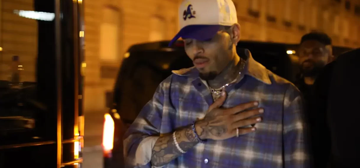 Chris Brown aangeklaagd wegens mishandeling met tequilafles