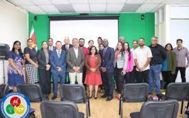 Overhandiging MKMO-beleidsdocument ter bevordering van het concurrentievermogen van de MKMO- sector