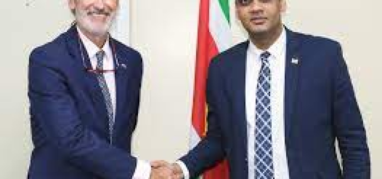 Ambassadeur Nederland brengt kennismakingsbezoek aan Volksgezondheid