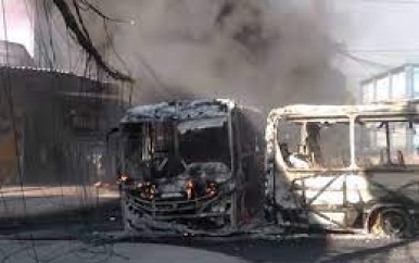 Braziliaanse bende steekt tientallen bussen en trein in brand