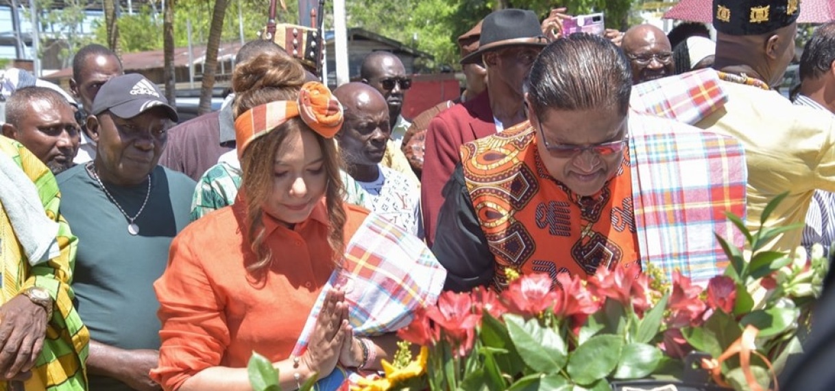 President Santokhi benadrukt diepe betekenis van kranslegging op Dag der Marrons