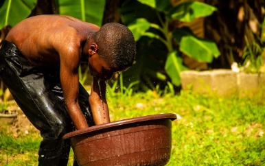 Directeur SWM Clifton Lienga moet van de President snavel een crisis plan opleveren