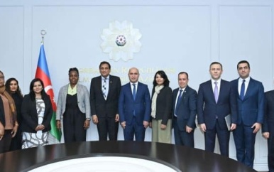 Het ministerie van Onderwijs, Wetenschap en Cultuur geeft uitleg over hun bezoek aan Azerbeidzjan